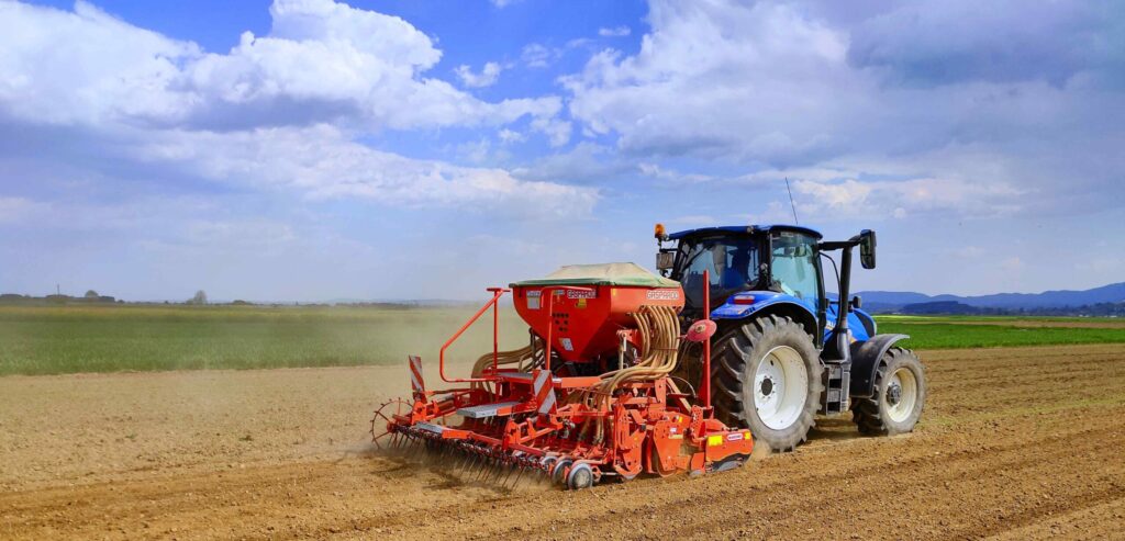 Traktor sijanje